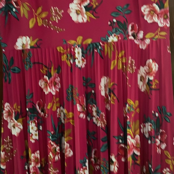 Loft midi dress crew neck with short sleeves soft pleats in skirt. - Picture 3 of 5